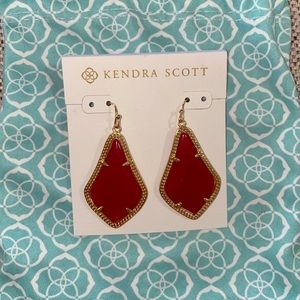 KENDRA SCOTT MAROON EARRINGS LIKE NEW